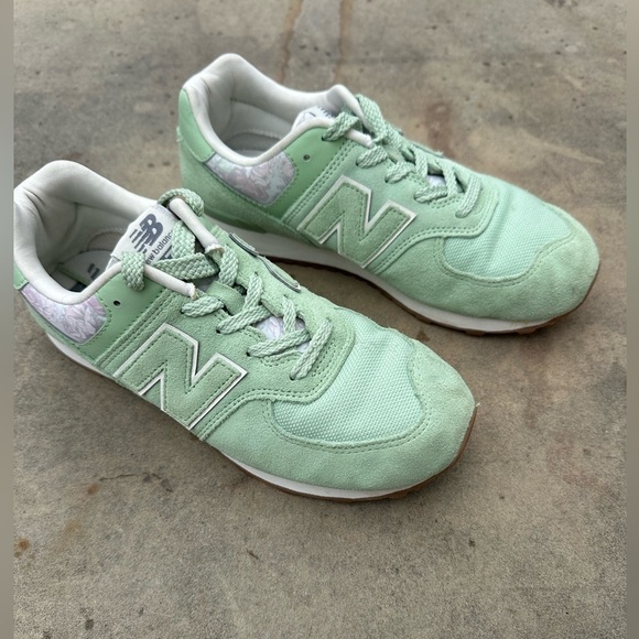 New Balance 574 Women's Running Lace-up Sneakers Size 5 READ - Picture 1 of 11